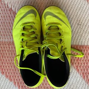 Nike Black/Volt Neon Kids Size 2yr  Soccer Cleats
